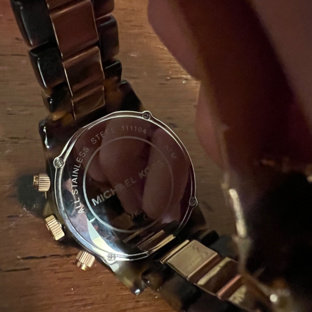 Michael Kors Tortoise Watch - Picture 5 of 6